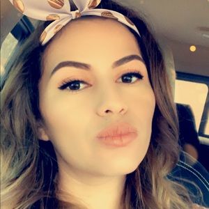 Meet your Posher, Adilene